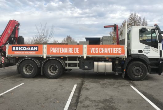 Flocage de poids-lourd, véhicules, utilitaires et de vitrines à proximité de Saumur, Distré, en Maine-et-Loire (49)